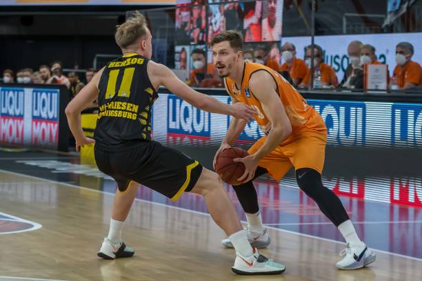 含着竞技体 含着竞技体